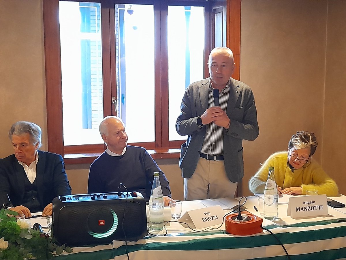 Cisl_Umbria's tweet photo. La Fnp Cisl Umbria chiude il 2024 con la #nonautosufficienza: “Il tema sarà centrale anche nel 2025 nel nostro #congresso”. Oggi, 11 dicembre 2024, il consiglio generale a #Baschi alla presenza del segretario generale @FnpCisl nazionale Emilio Didonè.
https://t.co/bu2wlVzOIj https://t.co/JlA4G7i2NB