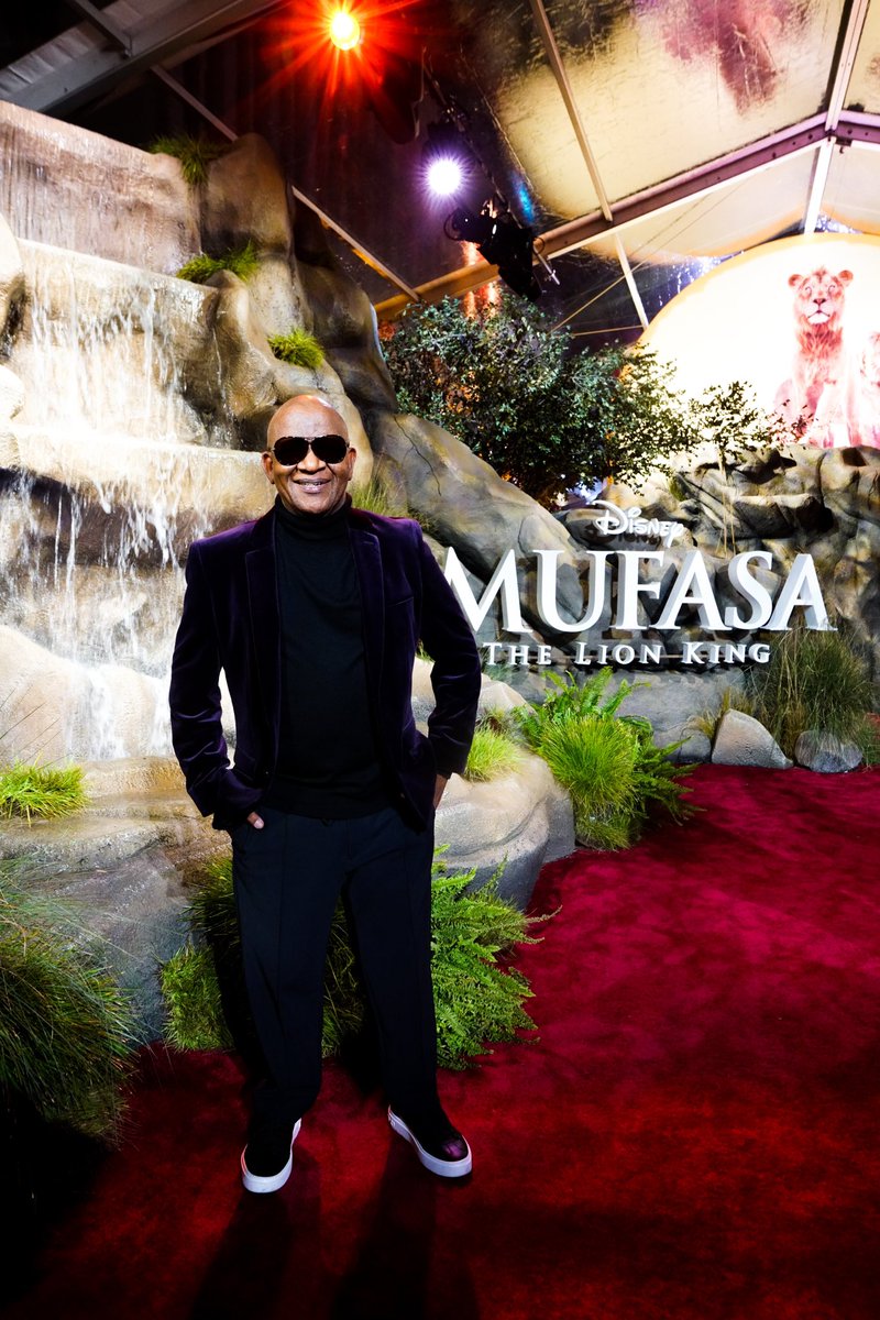 therealLEBO_M's tweet image. Thank you Los Angeles, MUFASA has landed. London we are here! 🇬🇧 

#30YearsAKing #LeboMLive #CapeTown
#NGOMSO #SouthAfrica #SouthAfrican #music #premier #hollywood #losangeles @MinnieDlamini