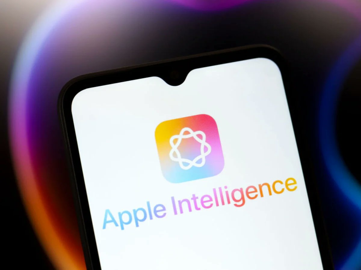 KingDankKush's tweet image. 📱Apple Rolls Out ChatGPT Integration with Siri and Writing Tools in Latest AI Push

@Apple&apos;s AI game just leveled up! With the latest iOS 18.2 update, Apple has officially launched OpenAI’s @ChatGPTapp integration into #Siri and its #WritingTools. This move positions Apple as a…