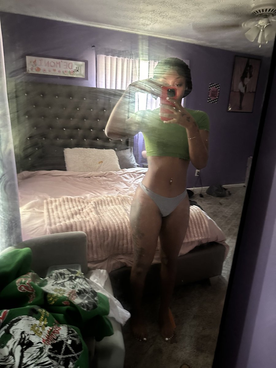 therealmoni2x's tweet image. 5’8 163lbs 😏