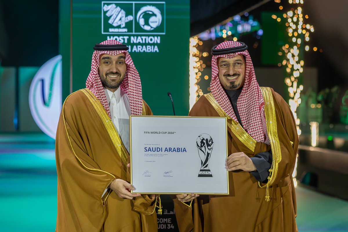 SaudiNews50's tweet photo. عاجل..

السعودية تتسلم رسميًا وثيقة استضافة كأس العالم 2034.

- https://t.co/tUZlLBBCro