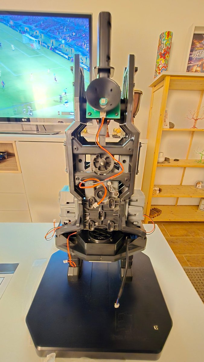 Victor_E_T's tweet photo. Pues ya esta montado! En el fasciculo 57,58,59 y 60 acabaremos de montar el motor derecho En el 61 montaremos el altavoz .Y por ultimo el 62 instalaremos el led en el pecho. Esto ya va cogiendo forma! 😍👽🎄Os deseo una feliz navidad @PlanetaAgostini #fanhome #planetadeagostini https://t.co/OMlJxMMsWR