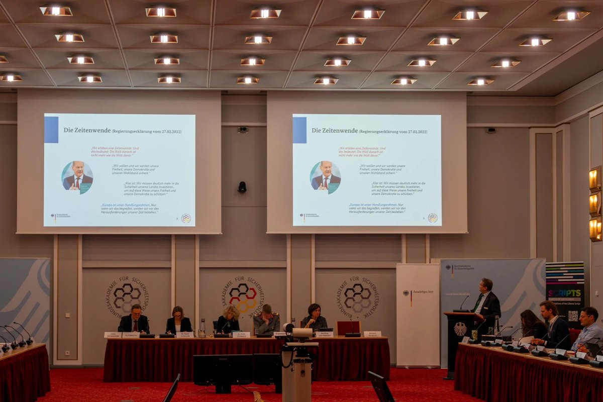 Wir glauben daran, dass die Zukunft im vernetzten Friedensengagement liegt.
Indem 🇩🇪 Ressorts, Instrumente und Ansätze zusammenbringt, schaffen wir effektive Antworten auf die Herausforderungen in fragilen Staaten.
Darin investieren wir – für Frieden &amp; Stabilität weltweit.