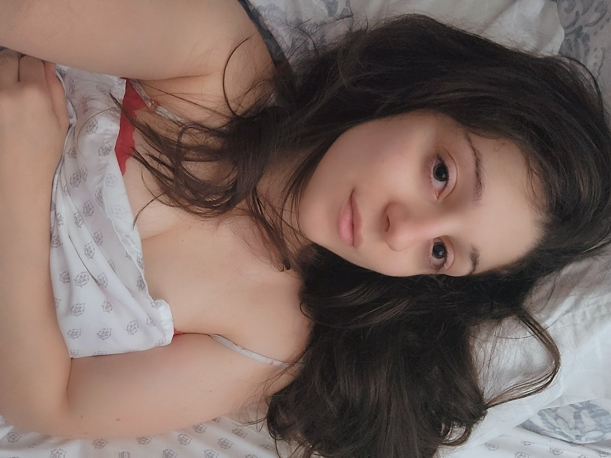 Nerdy_SenpaiTTV's tweet photo. Oops forgot to post this here 🌅 #nomakeup #freshfaced https://t.co/KUElnjEfyt