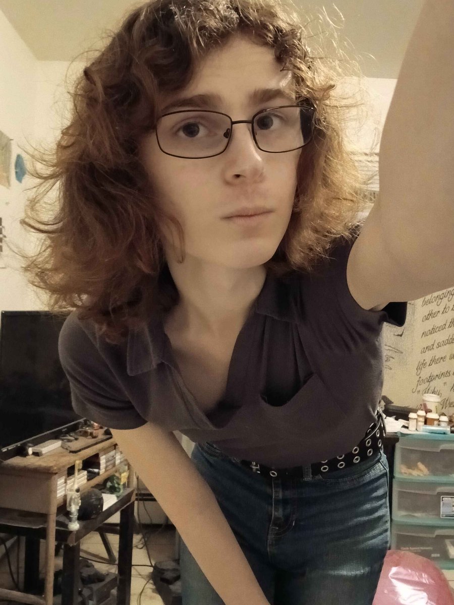 i hate twitter but you can have a before and after of one year of estrogen i guess 🙄 last year's halloween vs now