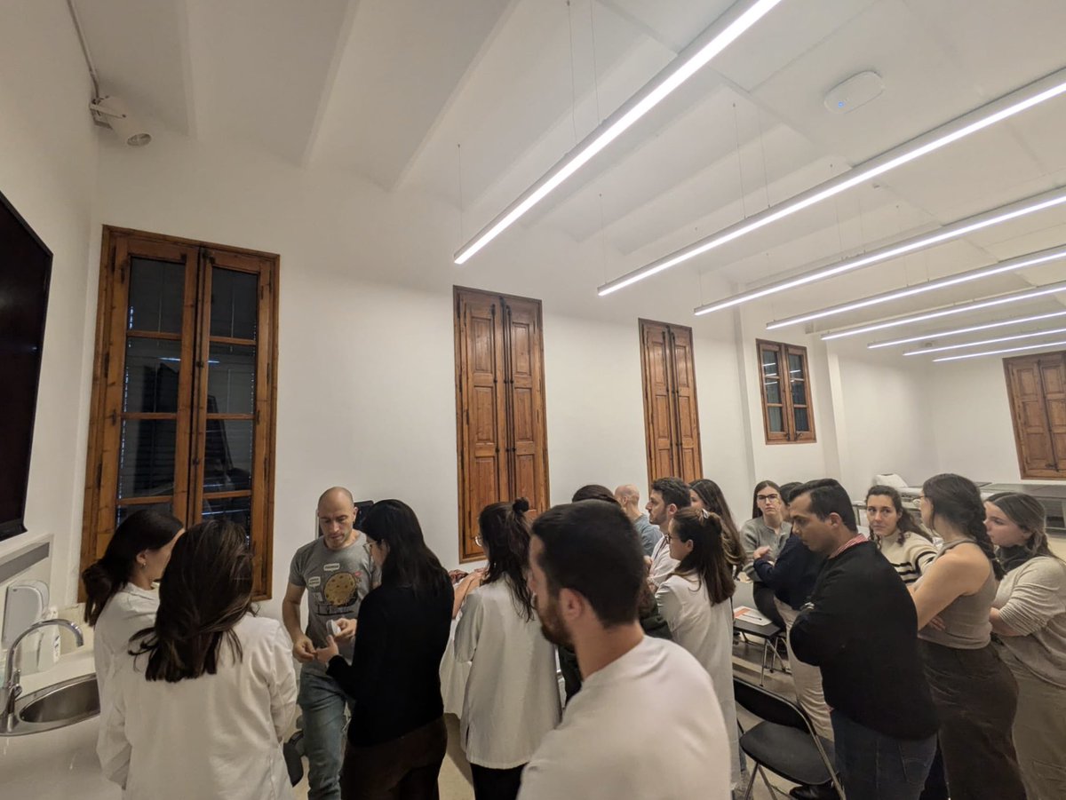 Javi Ramos (@javiramoslazaro) on Twitter photo Primer día del primer curso de ecografía clínica para residentes de interna, geriatría, UCI y anestesia del <a href="/HospitalSantPau/">Sant Pau - Campus Salut Barcelona</a>. Formación para una mejor atención a los pacientes. <a href="/GTECOSEMI/">GT Ecografía SEMI</a> <a href="/Sociedad_SEMI/">Sociedad Española de Medicina Interna (SEMI)</a> <a href="/seggeriatria/">SEGG</a> <a href="/semicyuc/">SEMICYUC</a> <a href="/sedar_es/">SEDAR</a> <a href="/Interna_SantPau/">Interna Sant Pau</a> Primer día del primer curso de ecografía clínica para residentes de interna, geriatría, UCI y anestesia del <a href="/HospitalSantPau/">Sant Pau - Campus Salut Barcelona</a>. Formación para una mejor atención a los pacientes. <a href="/GTECOSEMI/">GT Ecografía SEMI</a> <a href="/Sociedad_SEMI/">Sociedad Española de Medicina Interna (SEMI)</a> <a href="/seggeriatria/">SEGG</a> <a href="/semicyuc/">SEMICYUC</a> <a href="/sedar_es/">SEDAR</a> <a href="/Interna_SantPau/">Interna Sant Pau</a>