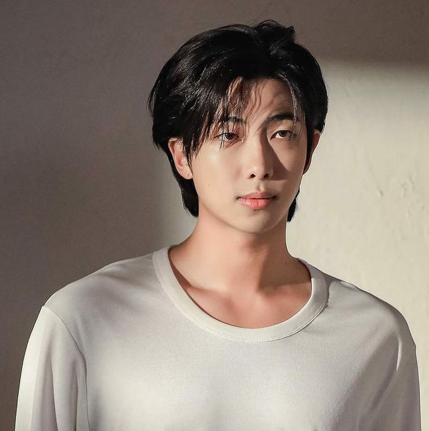AboutMusicYT's tweet photo. RM of BTS will be discharged from military in 6 months. https://t.co/0pBkBIsKKo