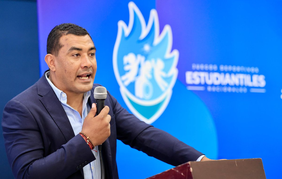 indeselsalvador's tweet photo. El Departamento de Oportunidades del INDES, en coordinación con el Mineducyt, entregó hoy implementos deportivos a 37 escuelas de educación especial. 

En el evento se proporcionó material deportivo que consta de seis pelotas voleibol, seis de baloncesto, seis de fútbol y dos kits de Boccia.