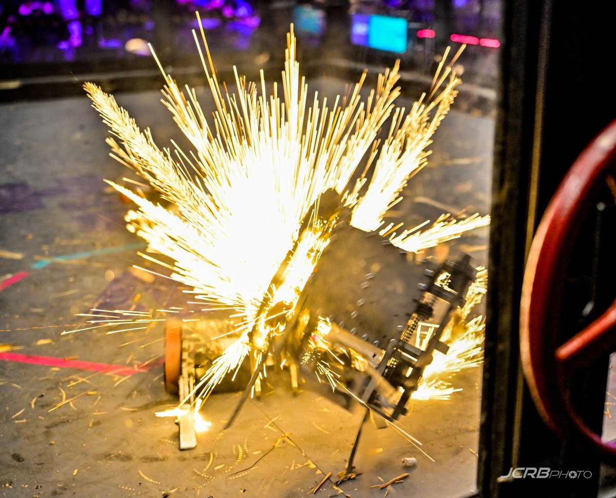 Two robots enter. One robot leaves… and this time, MIT's Combat Robotics Club prevailed! 🏆 At this Fall's @nationalhavoc qualifier, they earned 4 knockouts, culminating in a final match filled with kinetic destruction💥🤖 Find the full story here: bit.ly/CRCwinFall2024