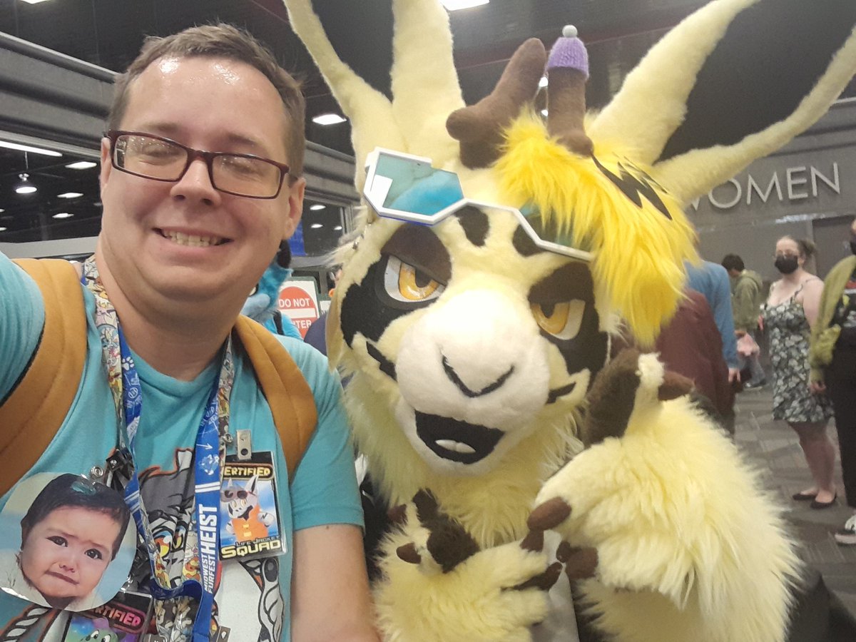 <a href="/tuckgallery/">tuck</a> was the next person I came across and ngl...thought they were a nidoking from the back

This Glaceon looked so adorable and this other suiter, who I thought was a Jolteon due to their ears having lightning bolts

(If you know the @ of these two, lemme know)