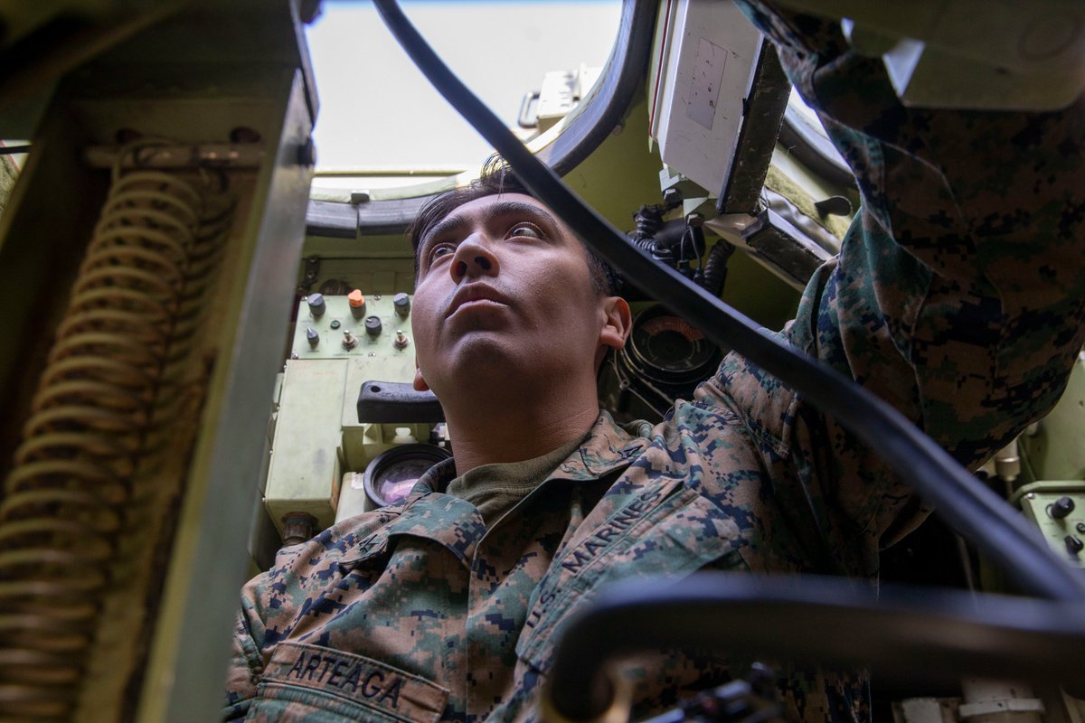 1st_Marine_Div's tweet photo. Sunset Drive
#Marines with 3rd LAR, 1st MARDIV, drive light armored vehicles on the coast of Marine Corps Base Camp Pendleton, California as part of Steel Knight 24.
๐ธ: @USMC photos by Cpl. Grant Schirmer
#SteelKnight24 #USMCNews #LAV https://t.co/0mocRUDf4c
