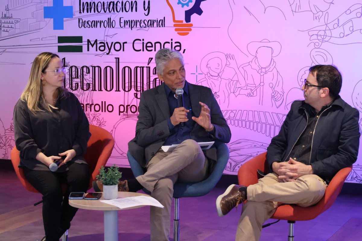 colombiacompra's tweet photo. “El objetivo de esta medida es darles un impulso a las economías populares, a los emprendimientos personales, familiares y microempresas de cualquier sector, se trata de la democratización de las compras públicas”, director, Cristóbal Padilla, en medio del lanzamiento de MMP👇 https://t.co/eNjXqsfsUg