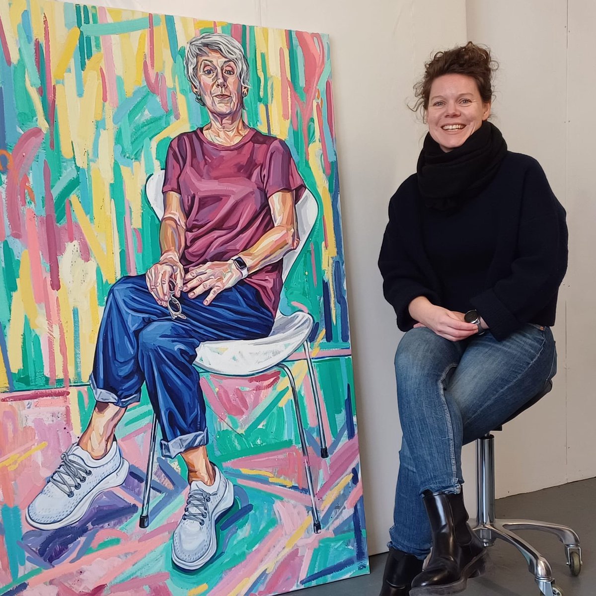 Always a pleasure to have interesting, astute people visit the studio. These photos were taken a few weeks ago by <a href="/JayneOzanne/">Jayne Ozanne</a> in between chatting about the concept of home, the draw of wild places &amp; the importance of meaningful work.

#studiovisits #artistsstudios #artstudio