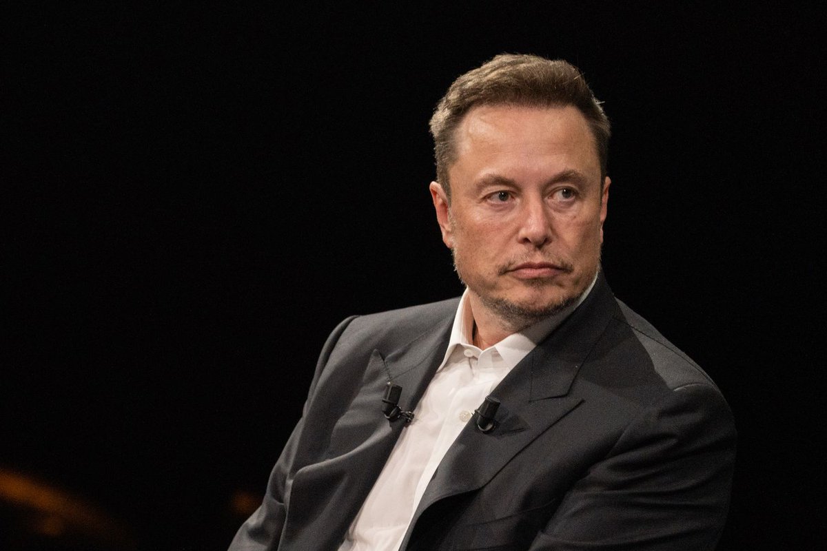 TJVNEWS's tweet photo. Elon Musk @elonmusk  became the first and richest person in history, whose fortune exceeded $400 billion.

Follow the TJNEWS channel on    
WHATSAPP 🔗 https://t.co/PzDjH9shsn
TELEGRAM  🔗https://t.co/rzwrqHUswg

#ElonMusk #RichestPerson #400Billion #WealthRecord #BusinessTitan #Tesla #SpaceX #BreakingNews #TJNEWS