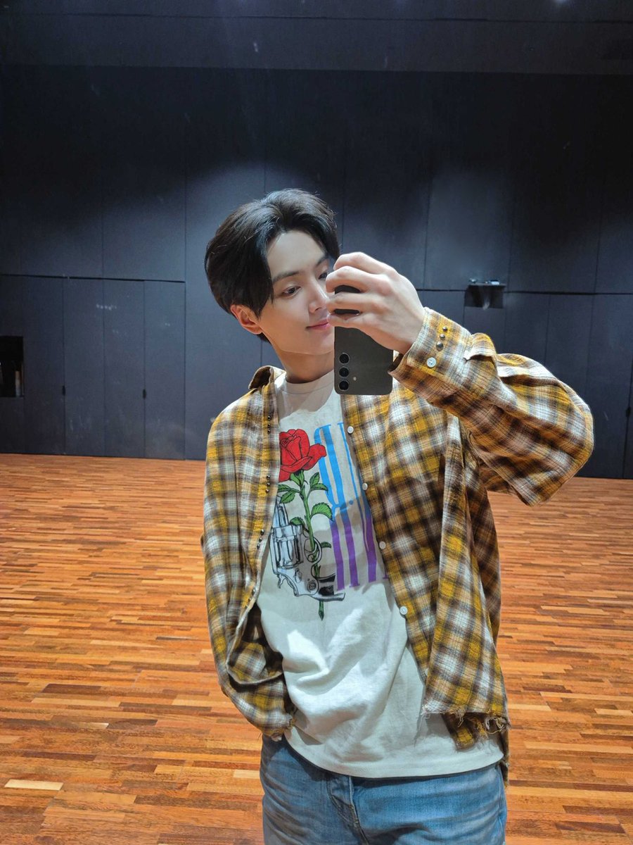 mainlyjay's tweet photo. JAY CAME HOME 😭😭😭 https://t.co/WMaNV5TUrE