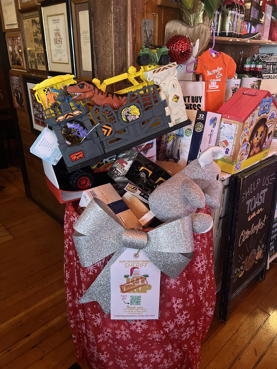 waterloo_ca's tweet photo. Thank you to all our wonderful employees and customers for donating to the San Joaquin County Sheriffs Office for kids in need!💚 https://t.co/tqluC62Glc