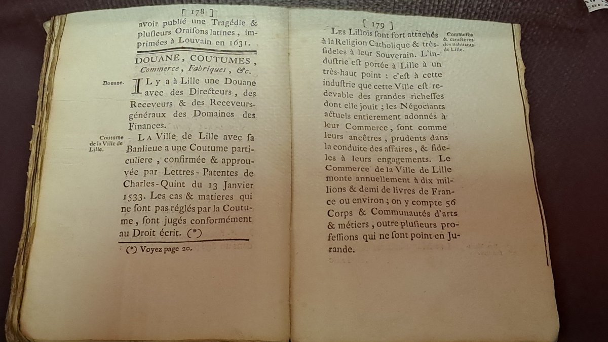 Parmi les documents exposés, ces affiches de fil et ce Guide de voyage en Flandres
