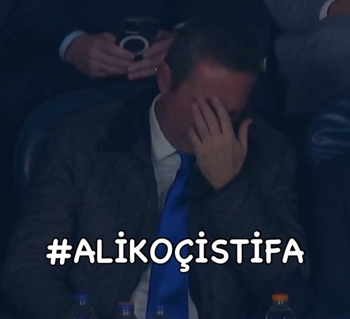 Bu tweetin altına #Alikoçistifa yazan herkes birbiriyle takipleşsin ben de takiplere geri döneceğim.