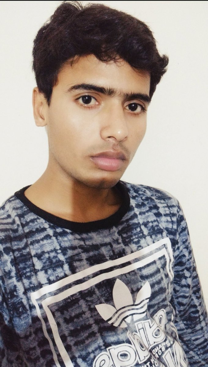 जब कोई हमारे करीब आता है तो हमारा 
सामान्य सा जीवन अब खुशी से खिलने लगता है 
धीरे धीरे हम साथ हंसते हैं, साथ रोते हैं..फिर कभी
आपका उनसे किसी भी कारण से बिछड़ने का दिन
आता है तब हम छटपटाने लगते हैं..जैसे मुर्गा छटपटाता है हत्या के वक्त और फिर मुर्गे के तरह हम खामोश हो जाते हैं।💜