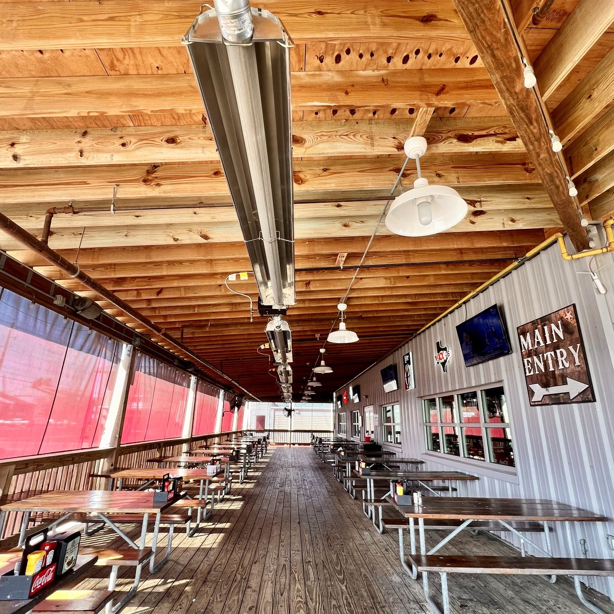 $1 oysters, sunny vibes, and toasty heaters on the deck make for the perfect happy hour combo! ☀️🍻🦪

✨Happy Hour | Mon - Fri | 3 - 7pm✨

$1 Oysters
$3 Margaritas 
$3 Domestic Beer
$3 Wells
$3 Seltzers 

See you here, Corpus Christi! 😎