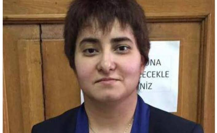 Müvekkilimiz Dilek Ekmekçi Hukuksuz Bir Şekilde Bakırköy Mazhar Osman Ruh ve Sinir Hastalıkları Hastanesine Zorla Götürülmüştür!

Hukuka aykırı bir kararla Dilek Ekmekçi’nin sesini bastırmak ve ona deyim yerindeyse deli yaftası vurmak suretiyle ortaya çıkardığı gerçekleri