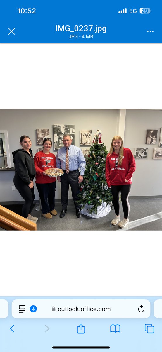 FHS 🥎 loves their annual cookie delivery mission! Coaches and players baked cookies and delivered to the Fauquier Hospital, Fauquier Fire Station, and the Fauquier Sheriffs office! Thank you to all service members who keep our community safe!
