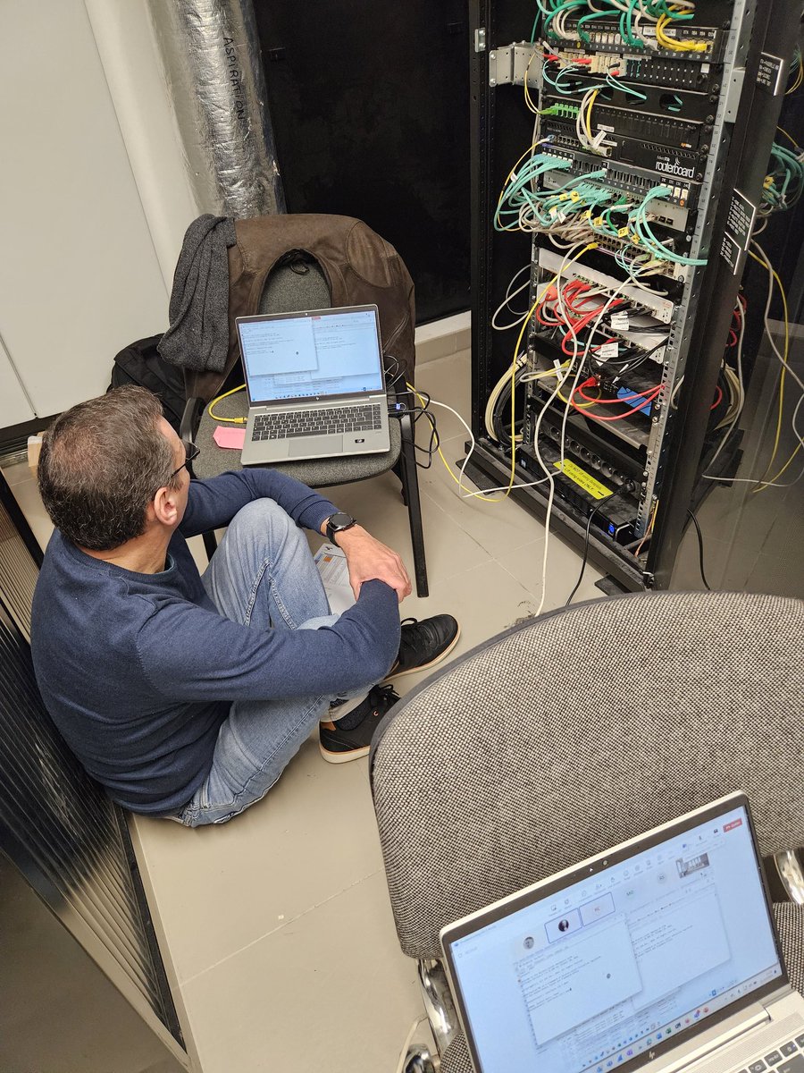 Orange est là,merci de la collaboration et expertise de <a href="/CiscoFrance/">Cisco France</a> ,di2e,uciso,ob,de  pour accompagner notre Client sur son réseau dect.Client satisfait de cette intervention et qui confirme la proximité et technicité des équipes Orange...<a href="/olivierdefosse/">Olivier Defosse</a> <a href="/fr_dupont1970/">Francois DUPONT</a>