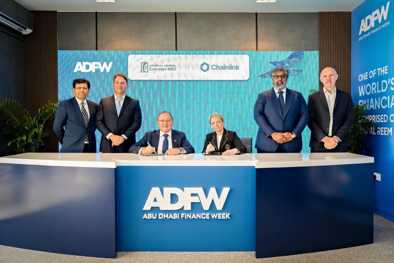 ChainLinkGod's tweet photo. .@Chainlink is joining the @EmiratesNBD_AE Digital Asset Lab Council as a new member🔥

Emirates NBD is a leading banking group in the Middle East, North Africa, and Türkiye (MENAT) region, with a a combined $260B AUM

Following the signing of a MOU at Abu Dhabi Finance Week, Chainlink will join other Council founding members including @PwC, @FireblocksHQ, @inside_r3, and @chainalysis 

Chainlink will support the development of onchain financial applications within the region, powered by the Chainlink standard for data, cross-chain, and compute