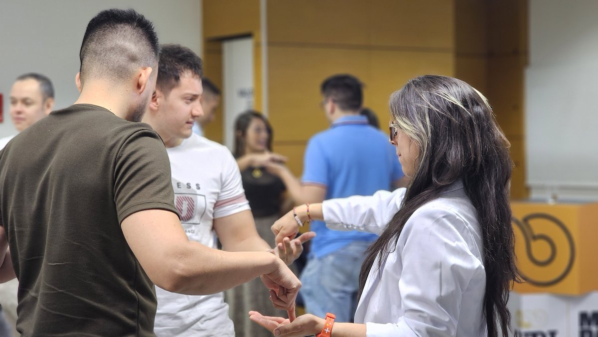 ANDI_Antioquia's tweet photo. ¡Ayer fue un día muy especial para nuestro @FONDOSERANDI! 😍
Tuvimos el encuentro de egresados que han sido beneficiarios de nuestras becas y alianzas con universidades 🤓
Contamos con +25 profesionales que desean contribuir a seguir construyendo comunidad #SerANDI 😎 https://t.co/L1TqRkzXqa
