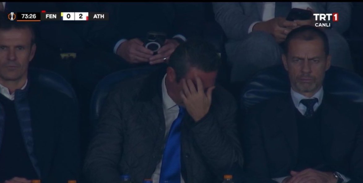 DEFOL GİT BU KÜLÜPTEN KOSKACA FENERİ NE HALE GETİRDİN  ÖMRÜN BOYUNCA EN KÖTÜ BAŞKAN OLARAK ANILACAKSIN ALİ KOÇ İSTİFA