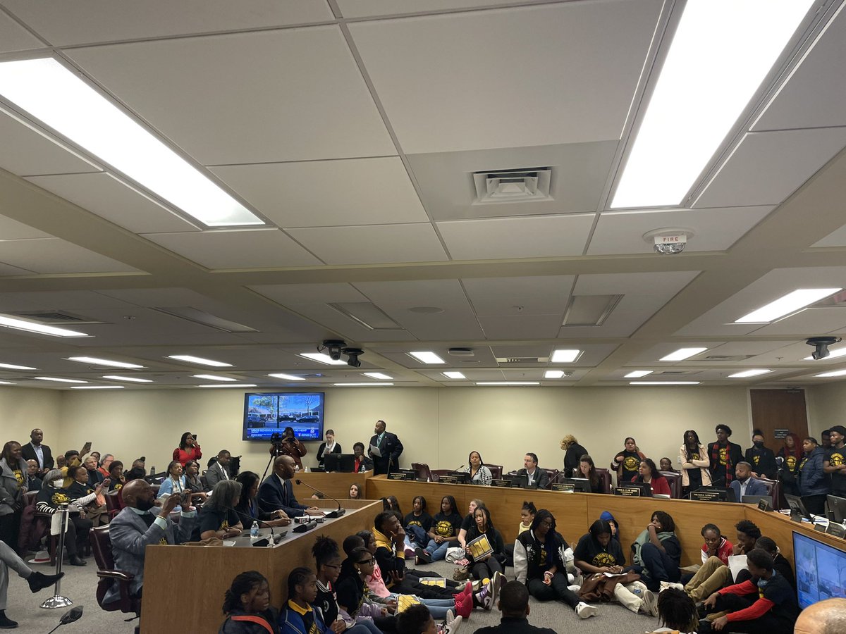 MayorLeeHarris's tweet photo. We have a hundred @MSCSK12 students right now at County Commission making their voices heard in favor of a new Frayser high school. #FindmeinFrayser #Strongschools4Shelby https://t.co/wJTqgijB7H