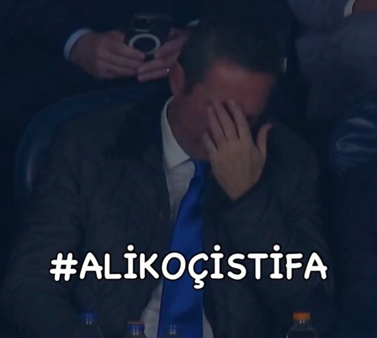 fenersocial_'s tweet photo. Bu postun altına herkesten #AliKocİstifa yazsın.Susma Fenerli ! Yaz , yazdır , Rt'le https://t.co/XALVaLwSFB