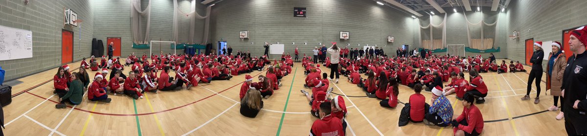 djcspe1's tweet photo. Today last lesson the PE department had over 300 yr7&8 pupils participating in a charity Santa fun run in aid of St Cuthbertโs Hospice & our local community. Our fab 6th form leaders warmed them up (traditional-12 days of Xmas) then off they went raising over ยฃ750 ๐ ๐งโ๐
#DJPE https://t.co/PaLRdh1zPS