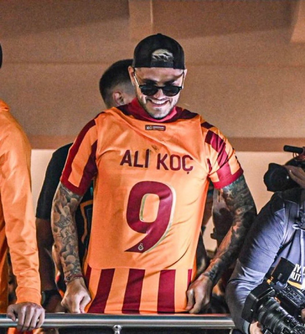 riberiioo's tweet photo. Icardi’nin desteklediği Ali Koç’u tabi ki destekliyoruz. Yönetim İstifa tezahüratları bir daha olmasın #FBvATH https://t.co/EiqKbv9AXw