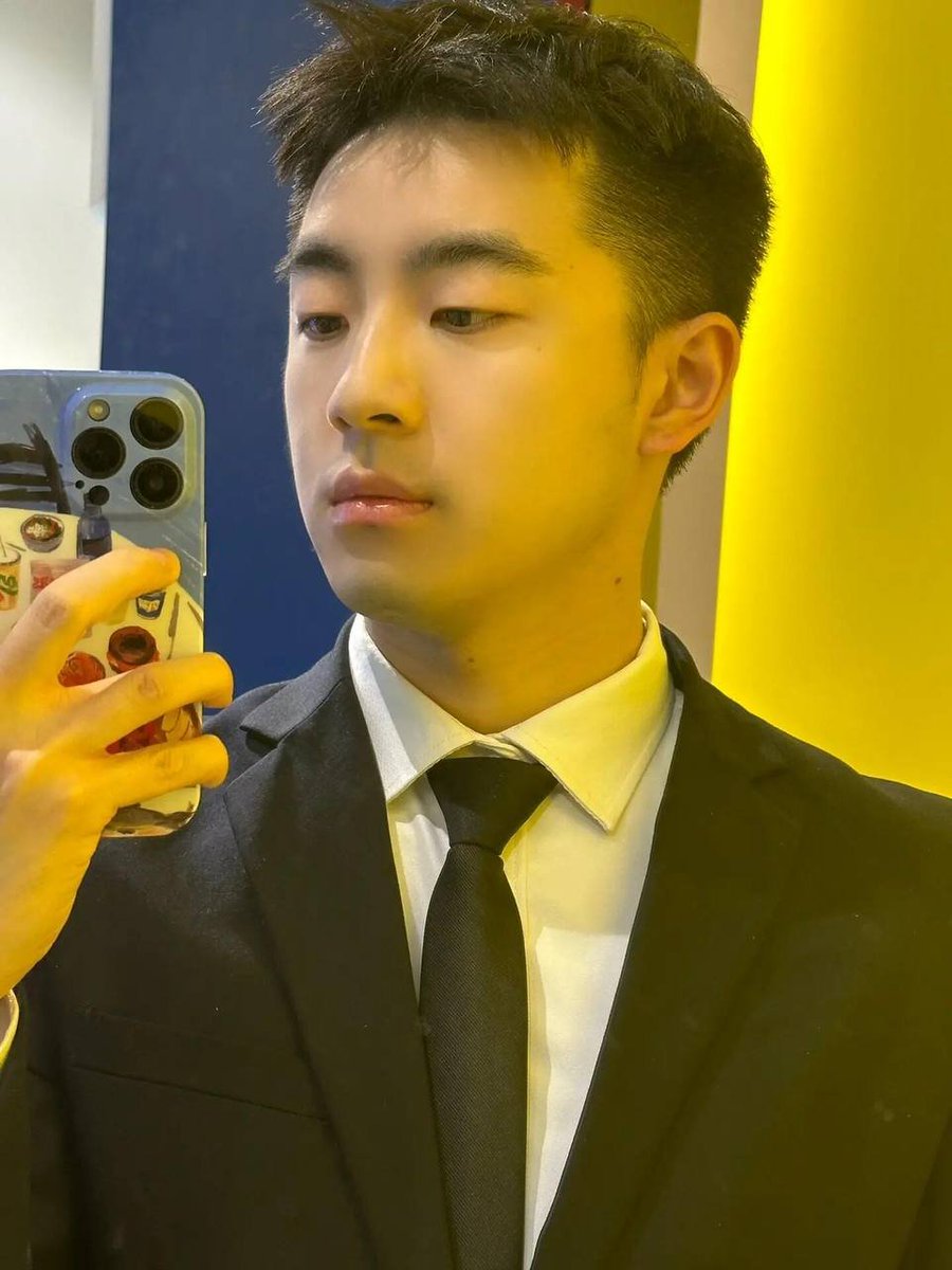 LeahGalleg5598's tweet photo. 当体育老师的优势不就出来了吗，天天锻炼就为了打桩，有没有一起跨年的吗 https://t.co/vz77Et6ZM4