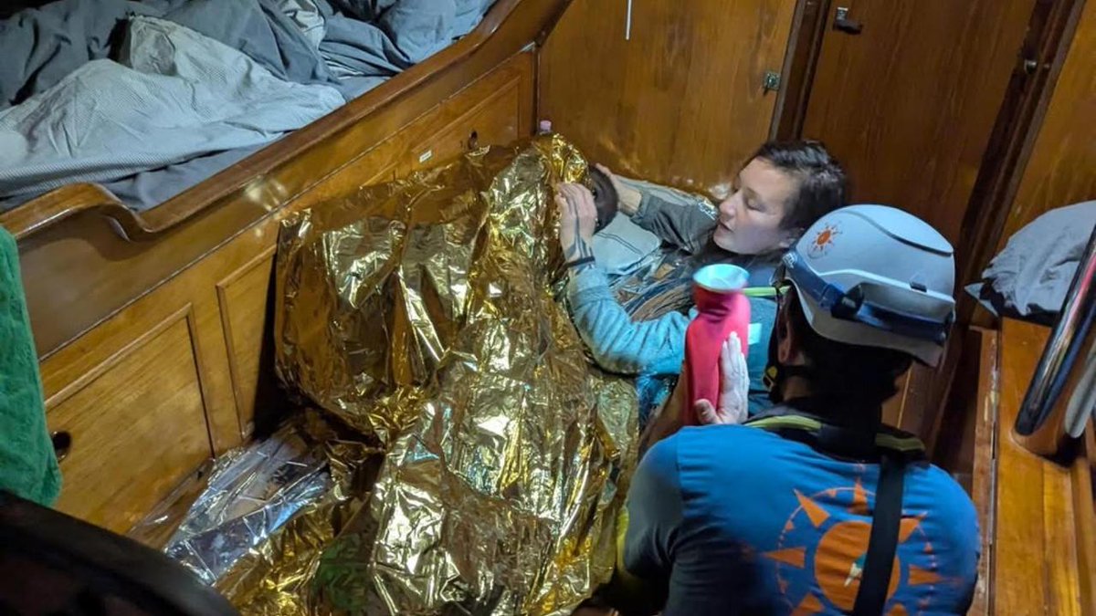 gadlernertweet's tweet photo. Ci fu un tempo, non così lontano, in cui la bambina di 11 anni unica superstite tratta in salvo dalla acque di Lampedusa avrebbe scosso le coscienze degli italiani. A furia di sentir ripetere che abbiamo diritto di difenderci dall'invasione, ci siamo abituati a voltare le spalle https://t.co/ugs2h6KQ6C