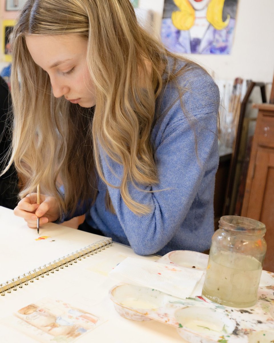 Do you want to enhance your artistic flair and pursue a pathway in the creative industry? 

Our A Level Art Programme encourages self-expression, builds confidence and develops critical thinking, essential skills for this industry.