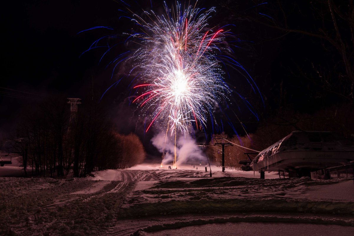 jaypeakresort's tweet image. Cool or wet temperatures don’t dampen warm spirits. The second weekend of our Annual WinterShine event happens again this Saturday, December 14th.

FREE Fireworks, S'mores, and Live Holiday Music Each Saturday in December.

More Info and Lodging Packages: jaypeakresort.com/wintershine