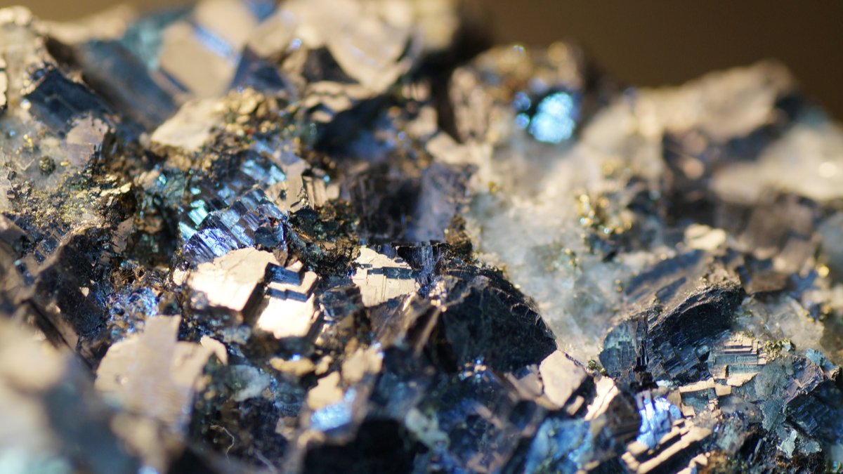 The <a href="/ILGeoSurvey/">Illinois State Geological Survey</a> has launched the Critical Minerals Research and Development Center to strengthen the U.S. supply of essential minerals for clean energy and tech. 🌍 👉 Check the thread for the link to the story!
#CriticalMinerals #Sustainability #Innovation