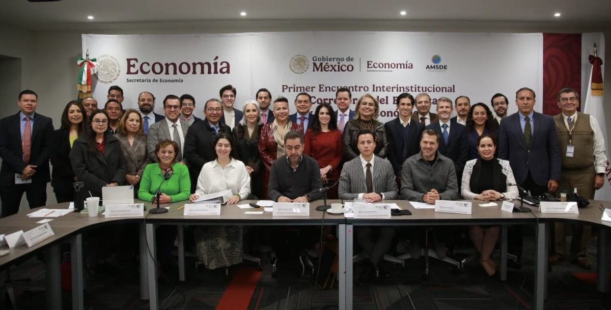 Barbara_Botello's tweet photo. Hoy por la mañana en reunión con @SedecoCDMX nos acompañó el Srio. @m_ebrard  en donde resaltó la importancia del relanzamiento de la marca #HechoenMexico y como esto ayudará promover el consumo nacional y dar mayor certeza a las exportaciones.

También recalcó el trabajo conjunto con las marcas de cada uno de los 32 estado de la República que será muy importante para afianzar la identidad nacional.

@SE_mx #economia #cobisec2024