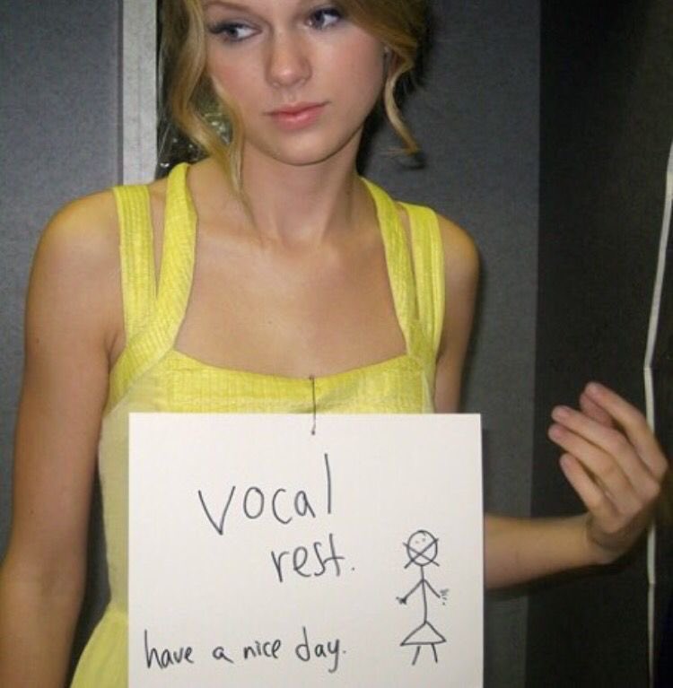 swftisa's tweet photo. taylor when travis tried to meet her https://t.co/AHkzv0ZtmH