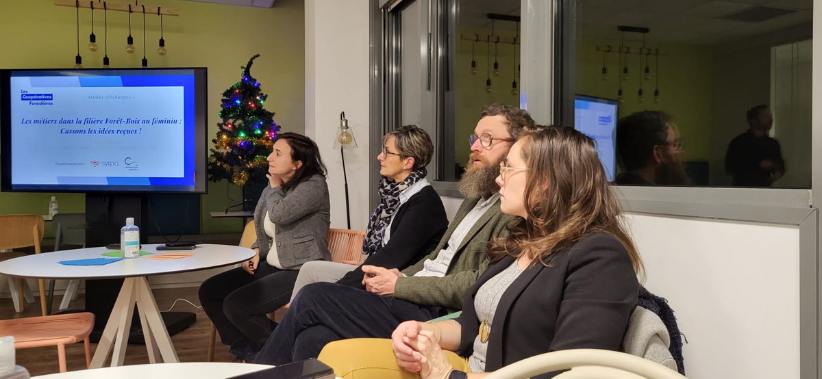 SYRPA (@syrpacom) on Twitter photo 19% de femmes dans les métiers du bois et de la forêt. 🌳
27k emplois dans la gestion des forêts
35% dans les coopératives forestières 👍
Quelques chiffres diffusés pendant le #syrpatelier avec <a href="/UCFFcoop/">UCFF - Les Coopératives Forestières 🇫🇷</a> à <a href="/lacoopagricole/">La Coopération Agricole</a> agricole 19% de femmes dans les métiers du bois et de la forêt. 🌳
27k emplois dans la gestion des forêts
35% dans les coopératives forestières 👍
Quelques chiffres diffusés pendant le #syrpatelier avec <a href="/UCFFcoop/">UCFF - Les Coopératives Forestières 🇫🇷</a> à <a href="/lacoopagricole/">La Coopération Agricole</a> agricole