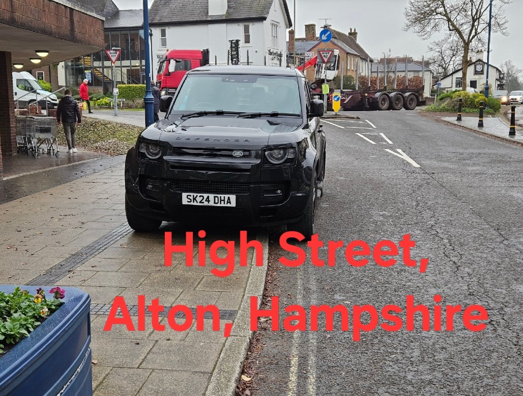 PavementParks's tweet photo. No excuse for parking on a pavement.  Just bone idle and inconsiderate beyond belief!

Pavement parking legislation needed now.
@BlatantWatch
@livingstreets
@guidedogs
@Wheels4Well https://t.co/ysRcAGHba1