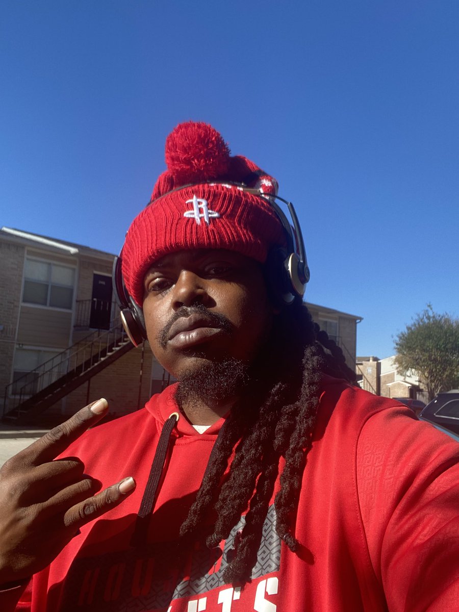 1RealKillaCam's tweet photo. @HoustonRockets @SpaceCityHN @NBAonTNT @SportsTalk790 H-Town get behind the team tonight we need the whole city’s energy #EmiratesCup #BeatGS #Liftoff 🤘🏿🤘🏿🚀🚀 https://t.co/wsAWjHQTLk
