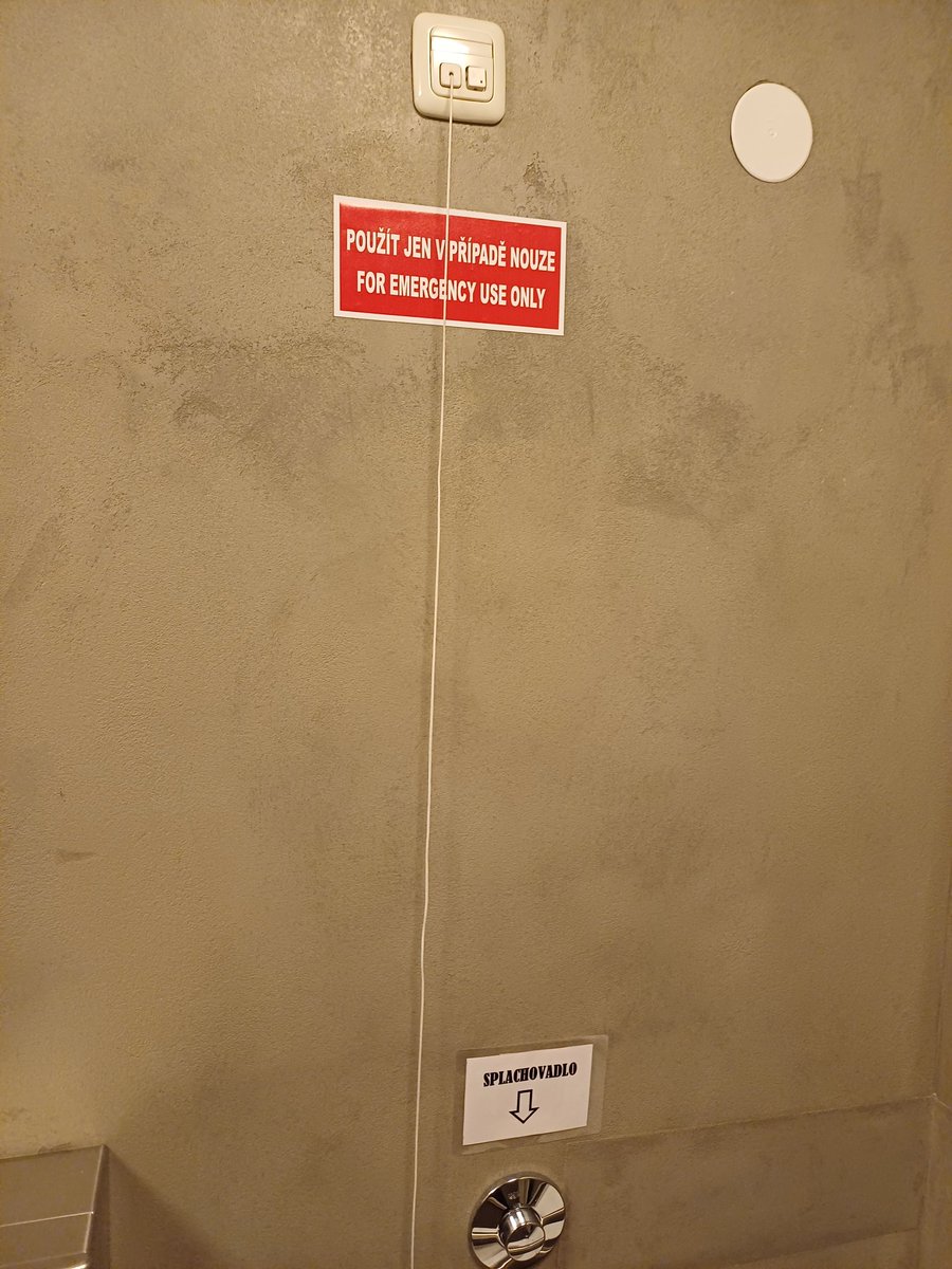 matkanaodstrel's tweet image. Za hodinu jsem zvládla to, co jindy za tři. A jsem v divadle! Sama!A je to tady nádherný! A... Hned při
návštěvě wc záchvat smíchu 😂
#itcrowd
#balet