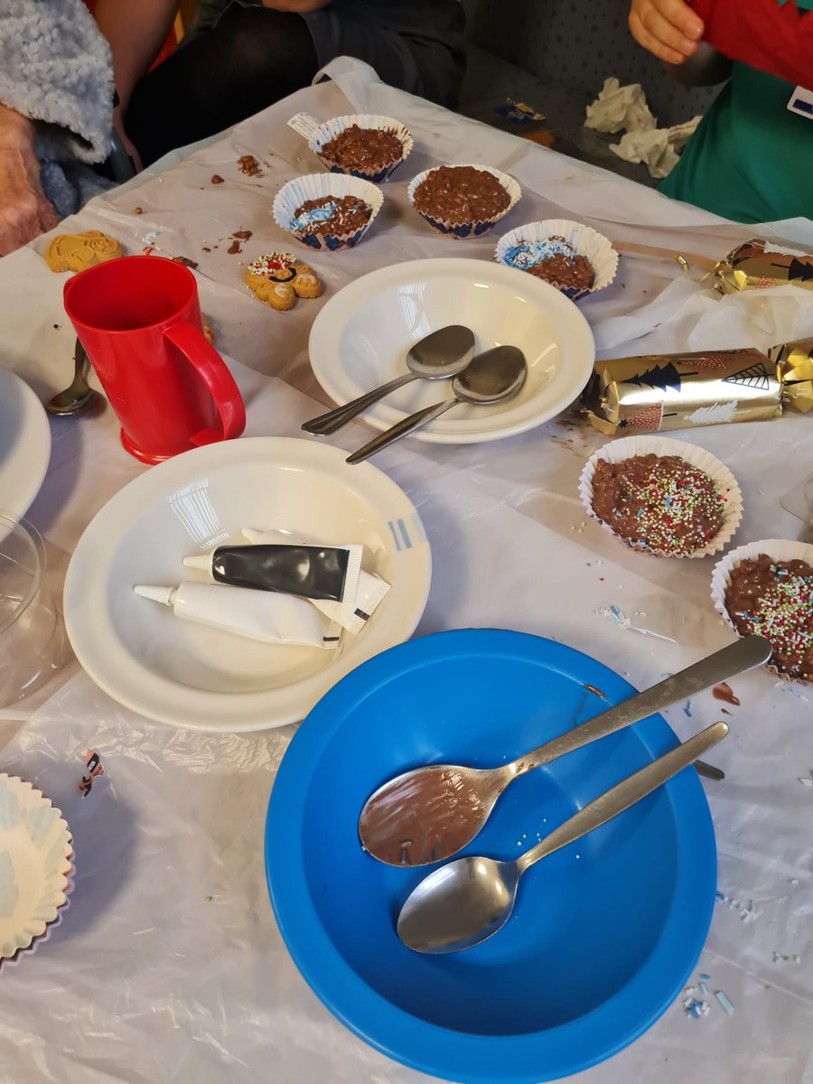 Today our amazing therapy assistants ran our craft club on the steoke unit 🎨🙂
#increasingmood #intensity #fun
<a href="/su_bannister/">Susan Bannister</a> <a href="/boltonnhsft/">Bolton NHS Foundation Trust</a> <a href="/CharlotteGab123/">Charlotte Gabriel</a> <a href="/TALouise_/">Louise</a>