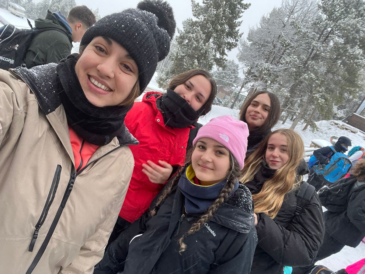 InstitutSants's tweet photo. Primer dia a La Masella. Molta neu i diversió! #esquiada #3rESO https://t.co/7qTPHh5qNl