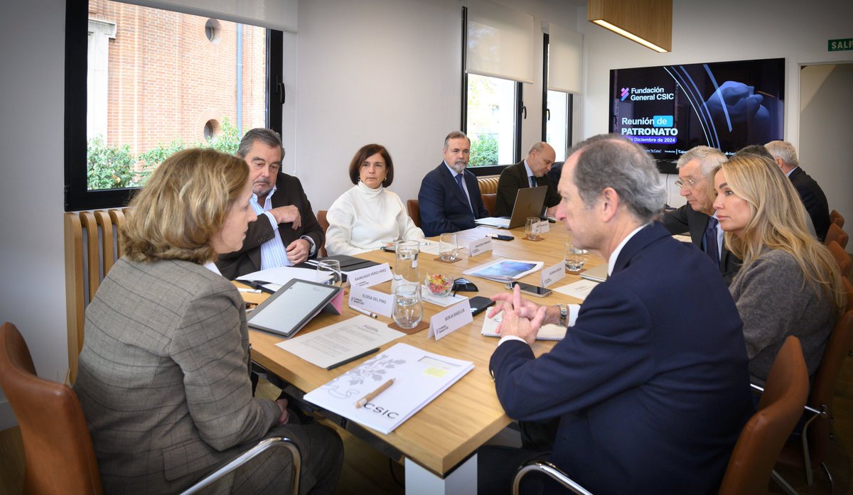 FGCSIC's tweet image. Bajo la presidencia de nuestra presidenta, Eloísa del Pino @delPinoE, hemos celebrado hoy el Patronato de la @FGCSIC, en el que se ha aprobado el plan de actuación y la consiguiente previsión económica para el año 2025.
¡Queremos agradecer a nuestros patronos la confianza…