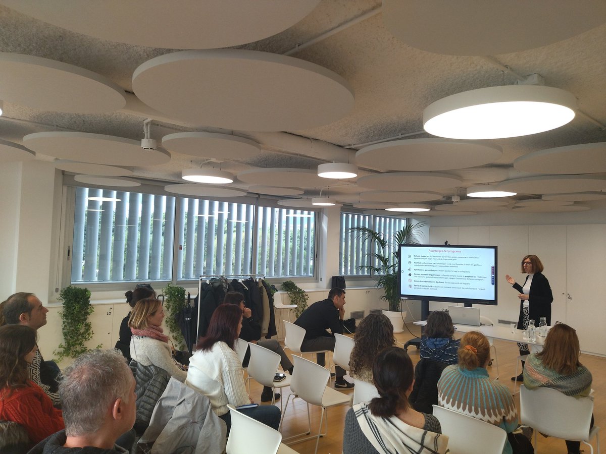 CareCityLab's tweet photo. Avui, hem acollit la jornada del hub #Innocare amb ponència central d'@Inst_Donabedian i la presentació de dues experiències empresarials d'èxit en l'àmbit de les #cures, @LuraCare_Health i Pensium. Cafè-networking i, per acabar, visita guiada a l'Espai Mataró Cuida-CareCityLab👏 https://t.co/2xBdgo83QS
