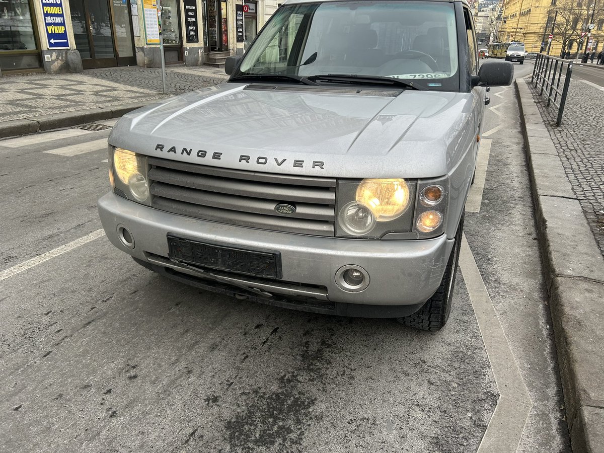 ourednik's tweet photo. @HonzaPalicka Pánovi s Alhambrou jsem úplně zrušil páté dveře a zadní nárazník, když mu skočili lidi na přechod, sorry😇 https://t.co/AEjqknZK6e
